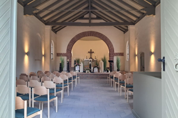 Unsere Referenz 1 Kirchenstuhl Moncao in der Friedhofskapelle in Salzwedel